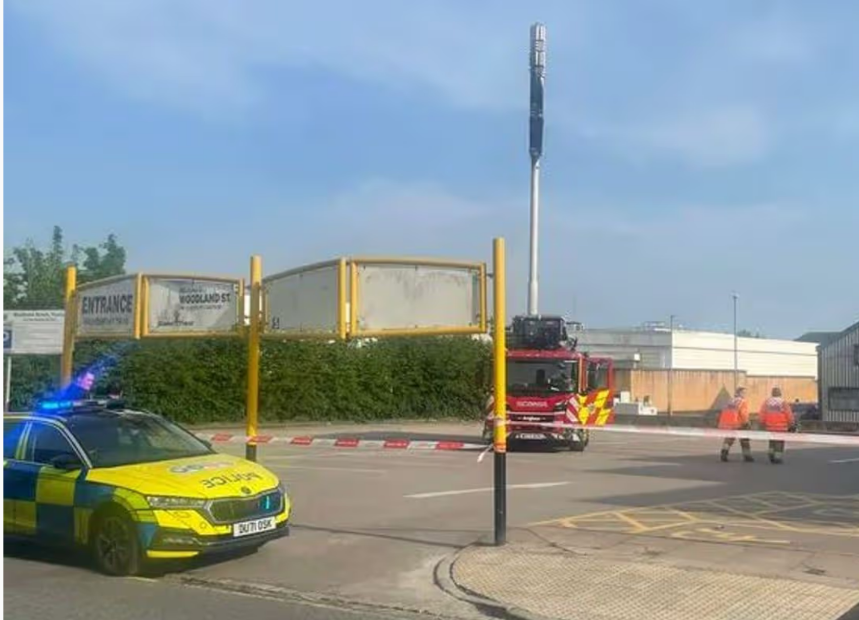 Phone mast fire closes car park