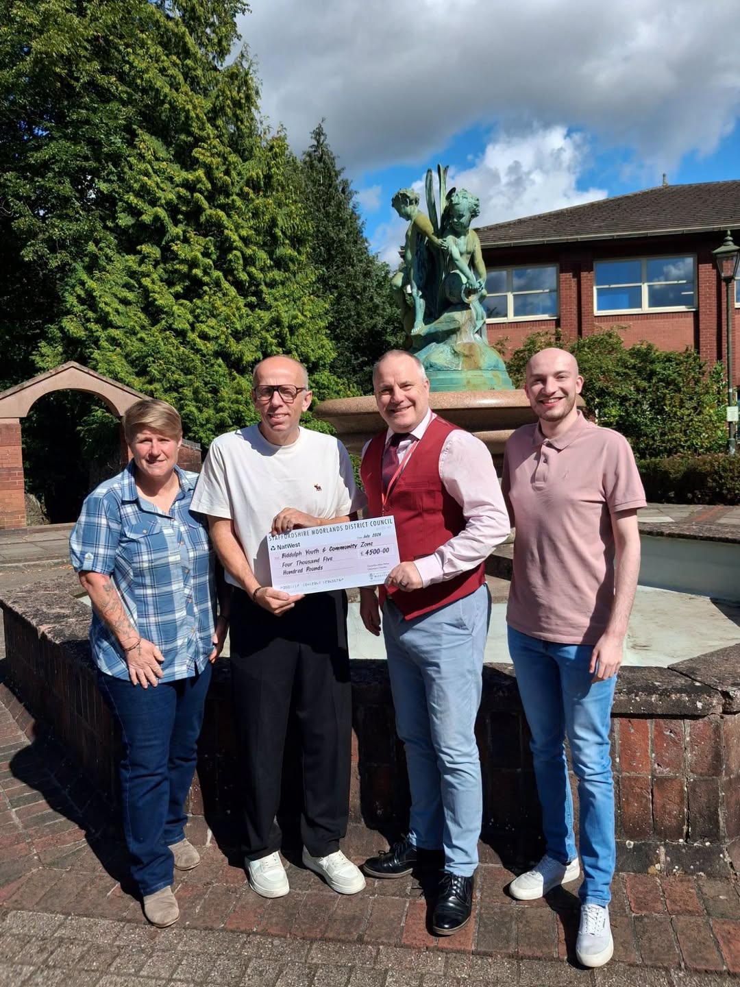 Former Chairman presents cheque to chosen charity