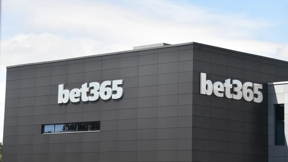 Jobs to go at BET 365